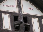 Das Wohnhaus trägt im Giebel die Jahreszahl 1617