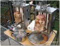 Ein Partyspaß der anderen Art - Überraschen Sie Ihre Gäste doch mit einem Gyrosspieß nach Original griechischer Rezeptur. Sie kaufen die benötigte Fleischmenge (ab 3kg) und die Miete für den Gyrosgrill ist inklusive !